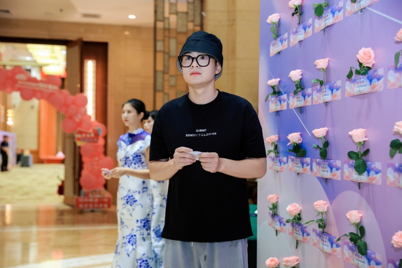 被驯服的象的第一张照片--海南蓝颜知己交友网